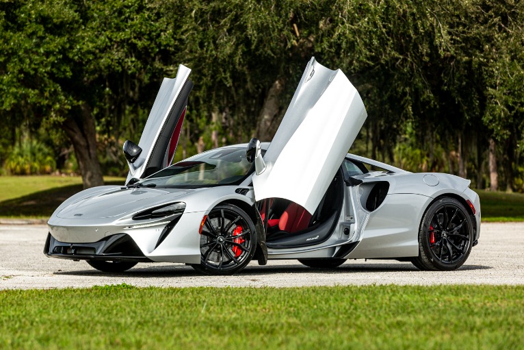 New 2023 McLaren Artura for sale $286,600 at McLaren Orlando LLC in Titusville FL 32780 3