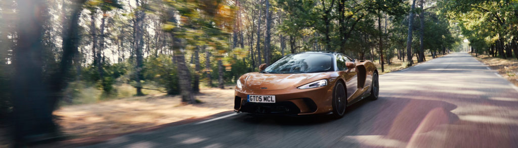 McLaren GT 2021 года ведет себя как мощный Lotus на поворотах