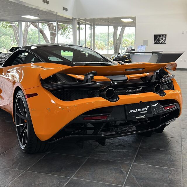 2022 720S Performance Coupe in McLaren Orange with all the carbon fiber 🧡🏁 Available for immediate delivery. Finance and leasing options available as well!